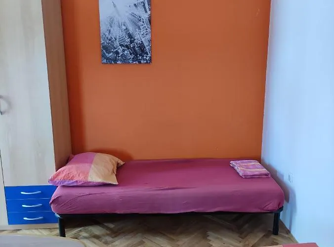 Eros Gostinjska kuća 2*